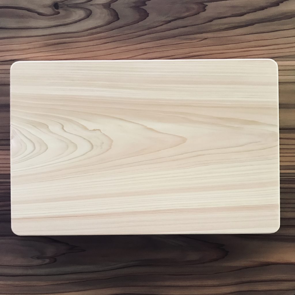 一枚板小国ヒノキまな板 | 職人手作り | かける木工舎 | 家具工房・熊本・阿蘇・小国郷