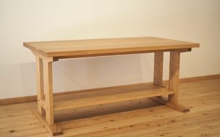 旅館のロビー用テーブル