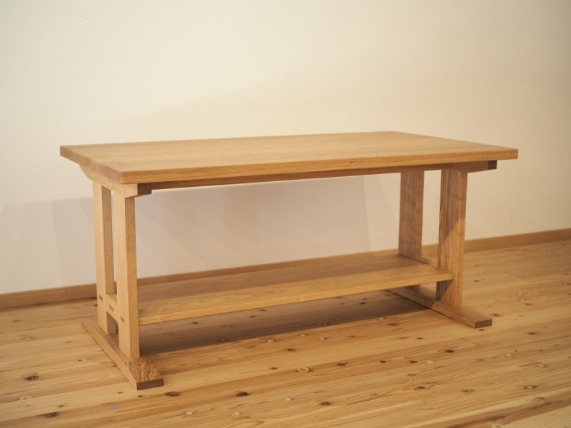 旅館のロビー用テーブル